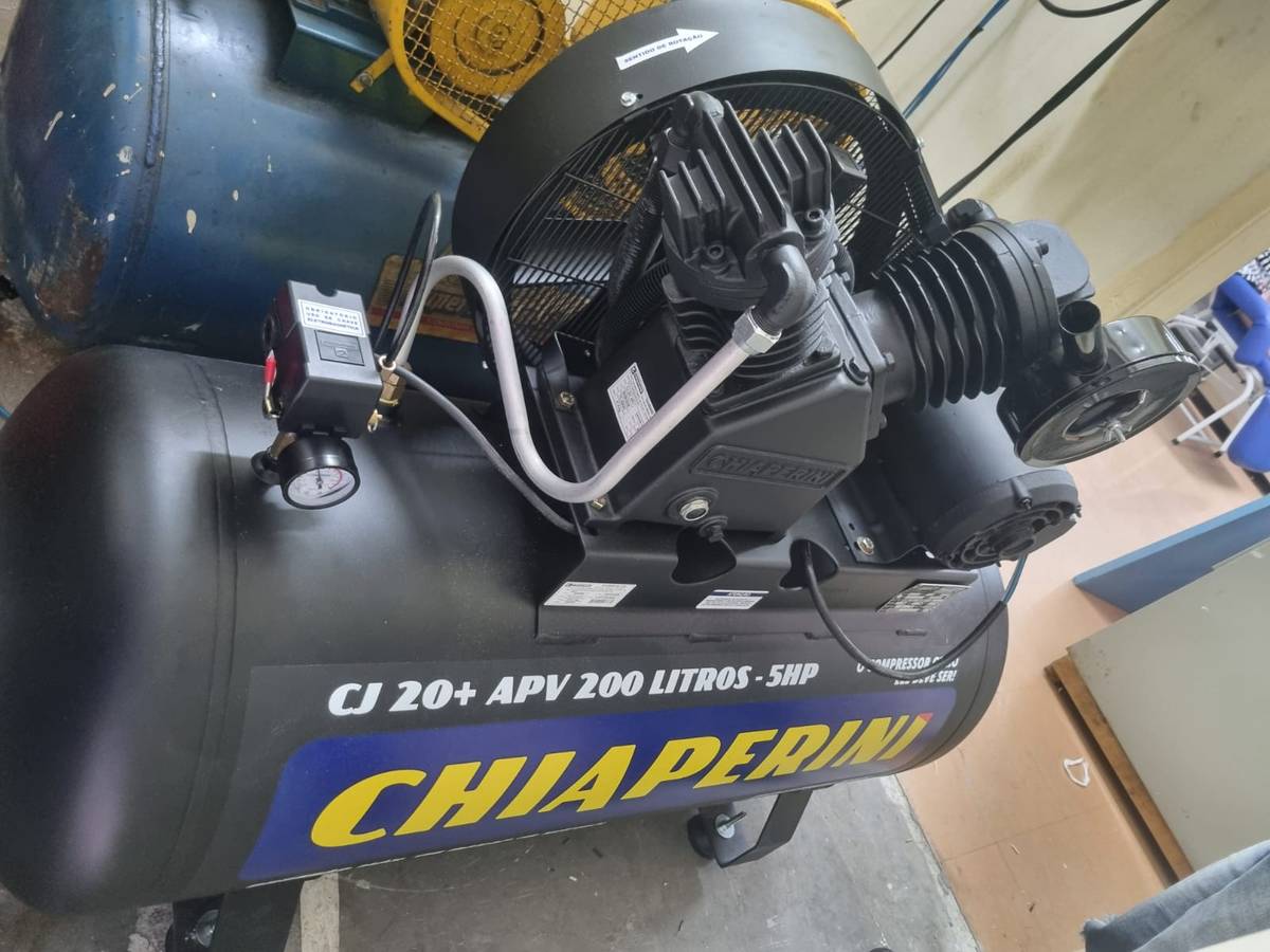 Compressor de ar Chiaperini CJ 20+ APV 200 litros 5HP instalado pela ARM no Rio de Janeiro